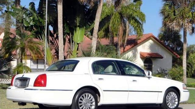 2003 Lincoln Town Car Signature Used Cars - West Palm Beach,FL смотреть онлайн