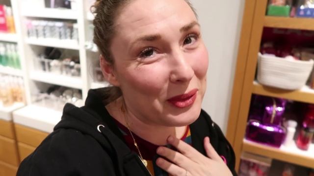 Secret Santa Shopping Trip - Gifts for Teens! смотреть онлайн