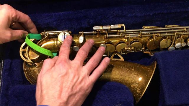 King® Super 20 Alto Saxophone - How to stop sticky sax key pads смотреть онлайн