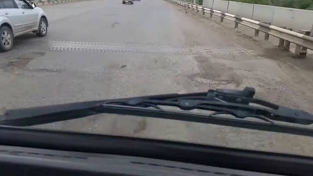 Дорожные ямы на новом мосту в Астрахани смотреть онлайн