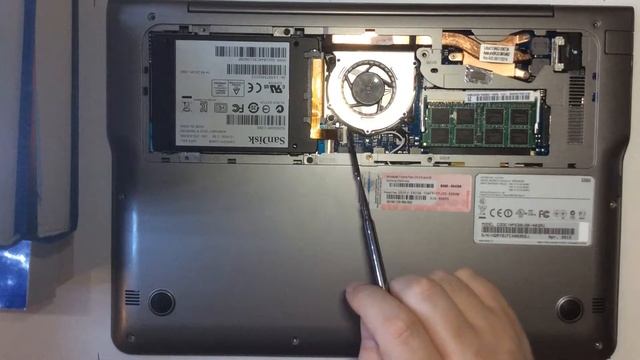 Samsung NP530U3B не включается