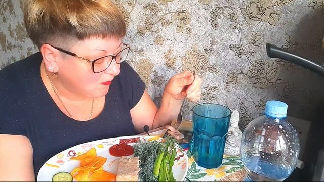 мукбанг/Холодец,зелень и чипсы , но не Лейс/обжор и разговоры на камеру/Mukbang