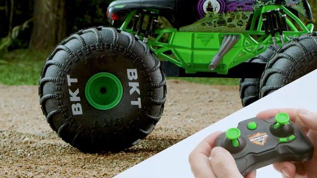 Monster Jam Official 1:6 Radio Control Mega Grave Digger- Smyths Toys смотреть онлайн
