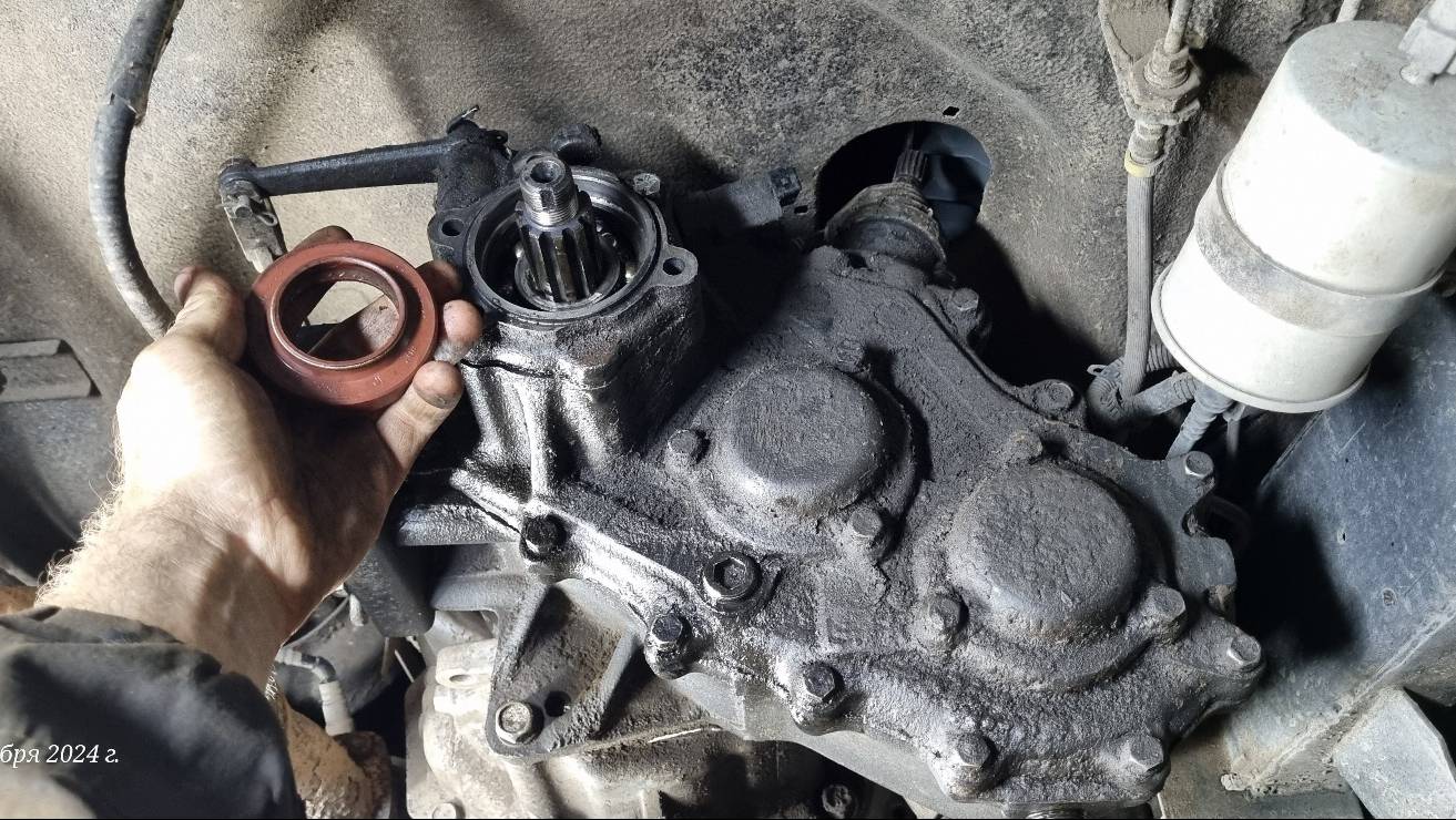 УАЗ Патриот замена сальника раздатки заднего кардана. смотреть онлайн