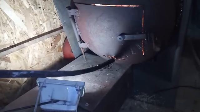 Печька в гараже на отработке и на дровах из газовых балонов смотреть онлайн
