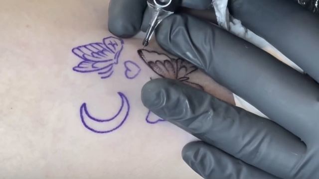 Minimalistic tattoo | Time lapse смотреть онлайн