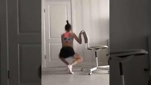 Домашние тренировки воспитанниц Академии гимнастики «Алан» смотреть онлайн