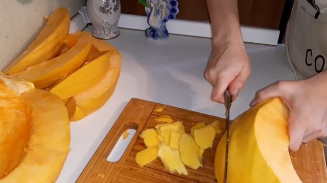 5 способов как очистить тыкву! Разделываем тыкву правильно! Все просто и легко! смотреть онлайн