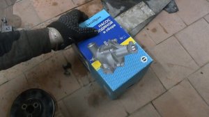 Замена помпы на Ниве не сливая антифриз | Свистит ремень | Замена втягивающего реле | Дорого ли?