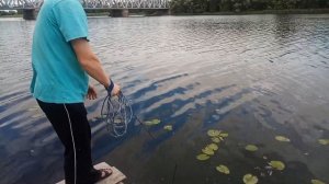 заброс и ловля на кастинговую сеть американского типа с большим кольцом фрисби