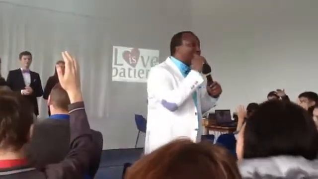 Сандей Аделаджа. Почему надо заниматься самообразованием по 3 часа каждый день смотреть онлайн