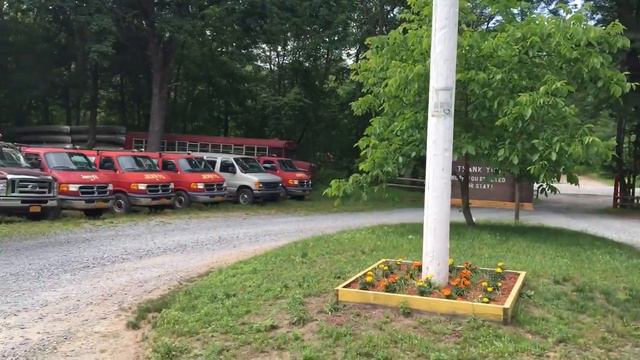 Офис в лесу недалеко от Нью Йорка смотреть онлайн