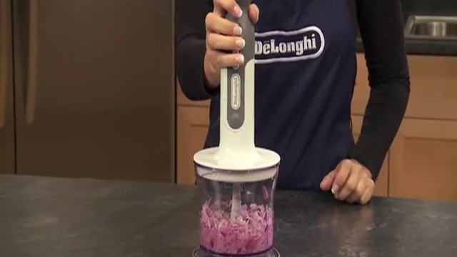De'Longhi Triblade Hand Blender with Variable Speeds, model DHB723 смотреть онлайн