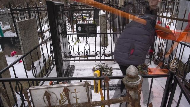 Уход за могилой. Как содержать место захоронения в чистоте и порядке круглый год. смотреть онлайн