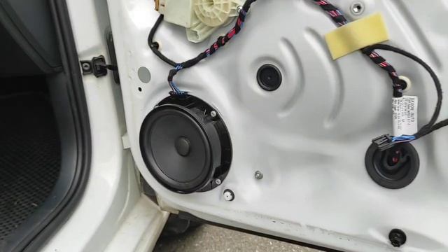 замена штатных динамиков в skoda rapid на DL Audio Gryphon Pro 165 midbass смотреть онлайн
