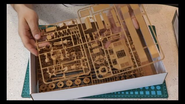 Ретро анбокс-обзор "Фердинанда" от Звезды 1990-х годов. смотреть онлайн