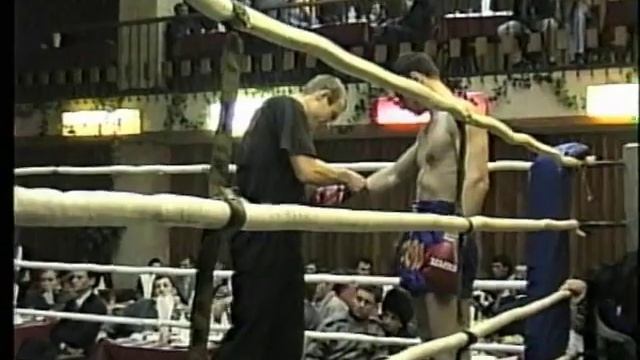 Заур Ахмедов и Ал-р Бусыгин. FIGHTBOOK. Энциклопедия боя. 1995-12-09. Новосибирск. Пр. С.Заяшников. смотреть онлайн