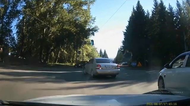 Поворот на лево, таксист из Брат 2 в Риддере смотреть онлайн