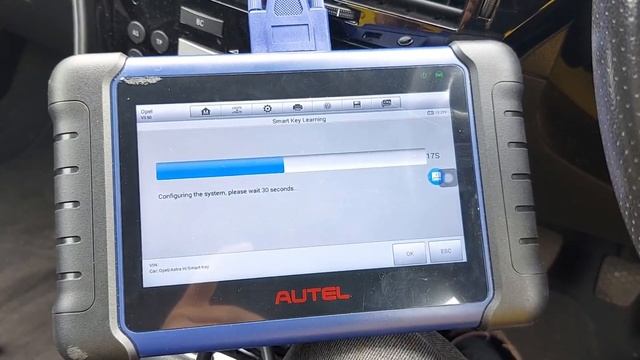 Vauxhall / Opel Astra H smart key programming using Autel IM508. Pin Read and Spare key programming смотреть онлайн