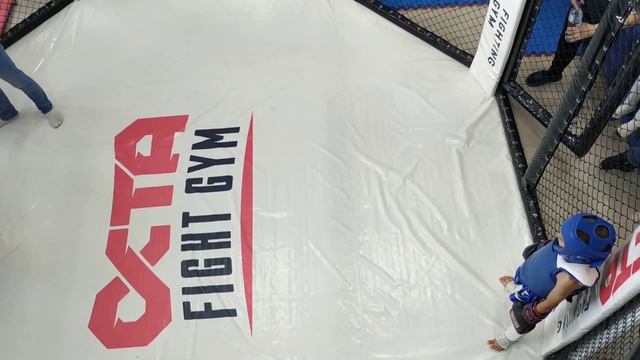 Бой Айнура Абдуллина. Он в синей экипировке смотреть онлайн