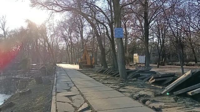 Как проходит реконструкция парка "Дубовый Гай" в Запорожье смотреть онлайн
