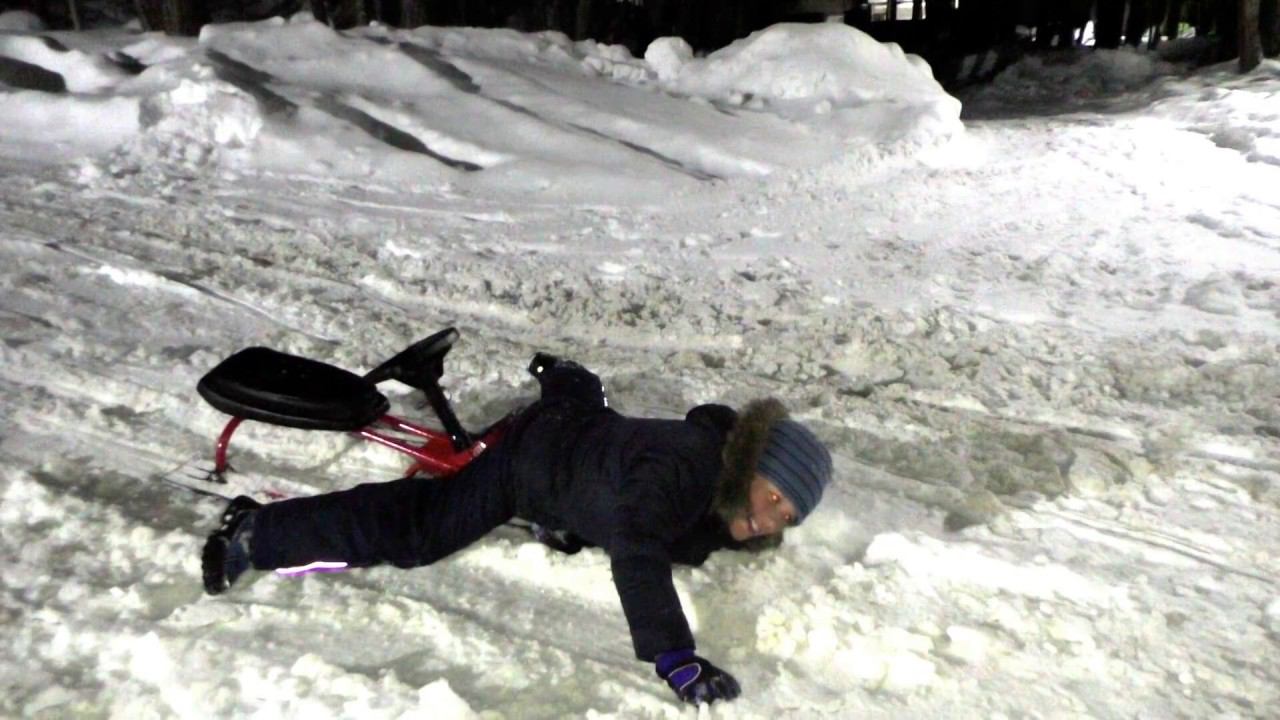 Катания на снежной горке.