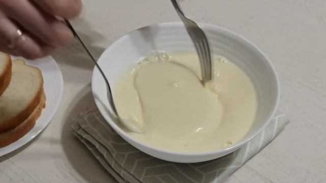 Вкусный и быстрый десерт на завтрак. БАТОН, ЖАРЕННЫЙ С ЯЙЦОМ И СЛИВКАМИ смотреть онлайн