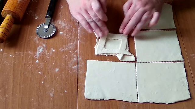 Закусочные трубочки из слоеного теста. смотреть онлайн