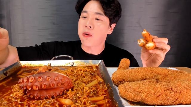 ASMR MUKBANG & COOKING RECIPE | HUGE KIELBASA CORN DOG, CHEESE STICK, OCTOPUS FIRE NOODLE RICE CAKE смотреть онлайн