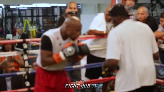 A LOOK BACK AT THE AMAZING MITT WORK OF ROGER MAYWEATHER WITH FLOYD MAYWEATHER JR - RIP ROGER смотреть онлайн