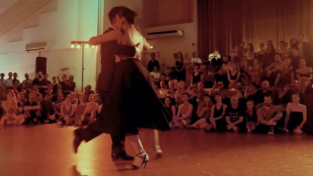 EL CACHIVACHE - Roxana Suarez & Sebastian Achaval - Milonga en Lyon Tango Festival - Ella es asi смотреть онлайн