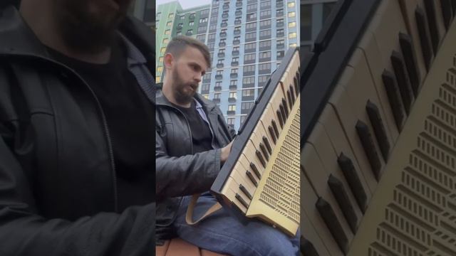 Трофейный немецкий аккордеон с Авито (1 часть) смотреть онлайн