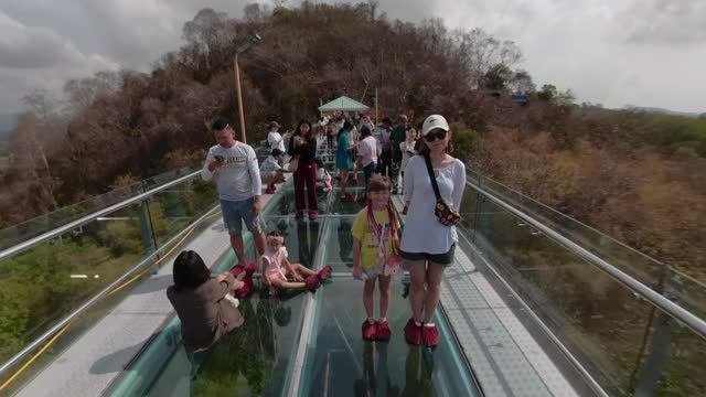 Стеклянный мост смотреть онлайн