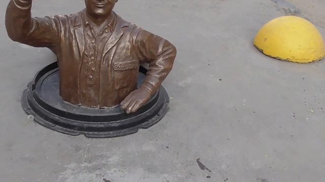Памятник сантехнику в Саратове смотреть онлайн