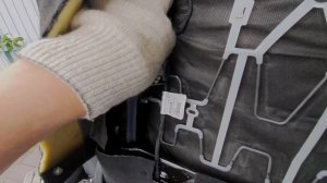 Снятие боковой подушки безопасности с сиденья Peugeot 308
