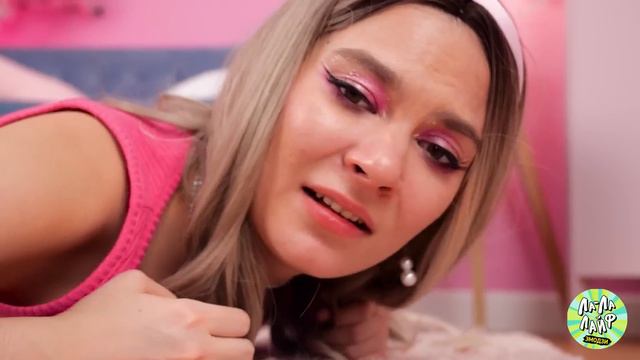 Кен стал няней для плохой девочки на 24 часа! 🍼 *СМЕШНО* Ла-Ла Лайф Эмодзи смотреть онлайн