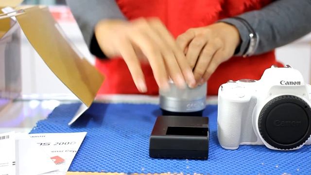 [ Unboxing ] Canon EOS 200D Kit EF-S 18-55 IS STM White by ASIA BARU FOTO смотреть онлайн