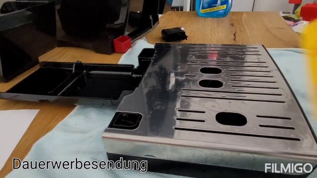 Installation Schutzfolie Auf Tropfblech An DeLonghi Dinamica Plus Kaffeevollautomaten ECAM 370.70 B