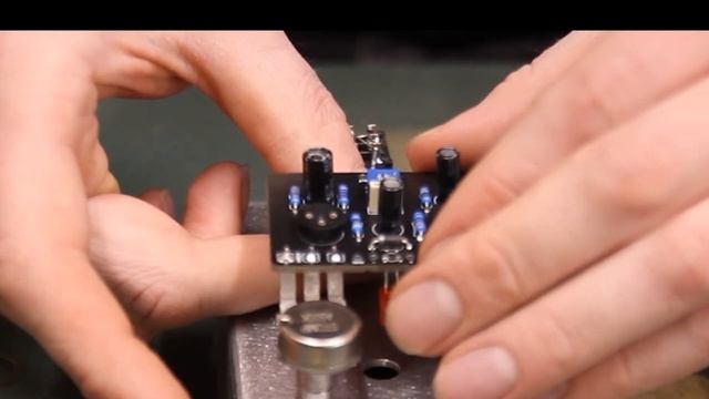 How To Build a Fuzz Face Style Guitar Pedal | DIY Effects Pedals by StompBoxParts.com смотреть онлайн