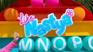 Настя и Ева рассказывают и показывают алфавит для детей.