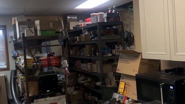 Начните довольствоваться тем что у вас есть. Забейте на чужое мнение. смотреть онлайн