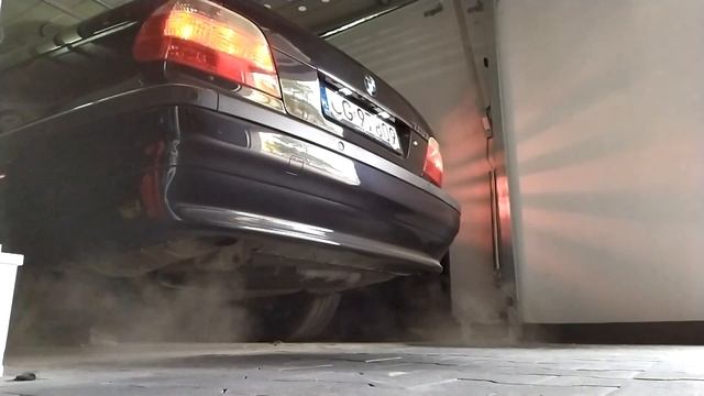BMW E38 750i V12 5.4 stock exhaust sound смотреть онлайн