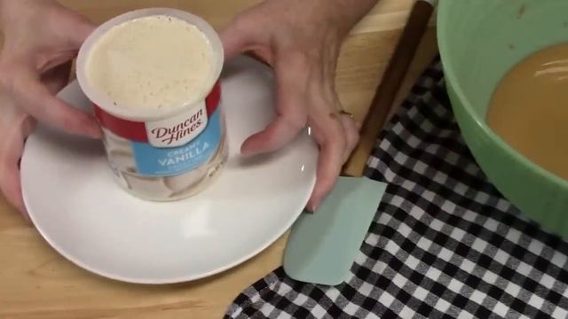 How To Make the EASIEST 2 Ingredient FUDGE Recipe for the HOLIDAYS смотреть онлайн