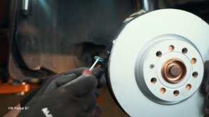 How to change front ABS sensor on VW PASSAT B7 Saloon [TUTORIAL AUTODOC]