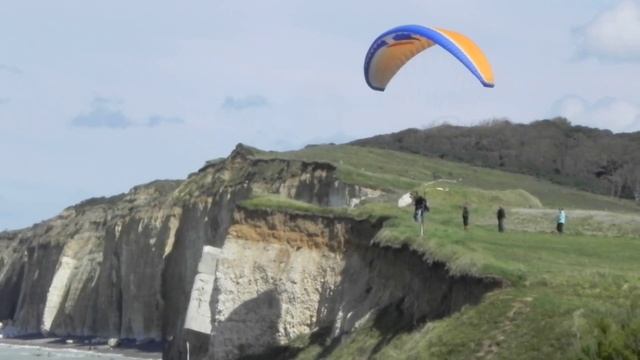 paraglider launch from beach cliff sainte marguerite northern france 2011 смотреть онлайн