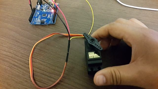 D032 - TowerPro SG5010 Micro Servo смотреть онлайн