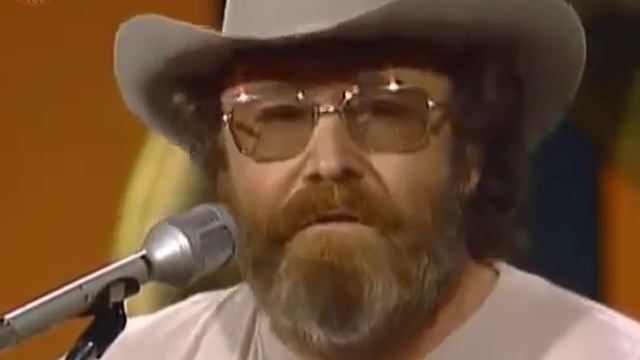 Hank Cochran - Medley with Roy Clark смотреть онлайн