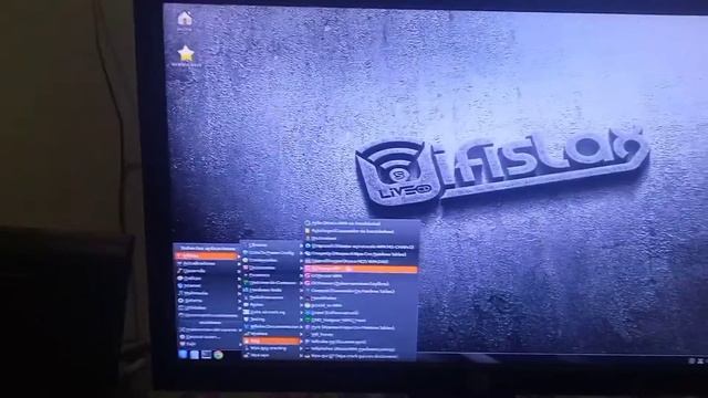تنزيل wifislax علي الفلاشة بدون خطأ و بدون تقسيم هارد. و معرفة اي شبكه wifi في العالم смотреть онлайн
