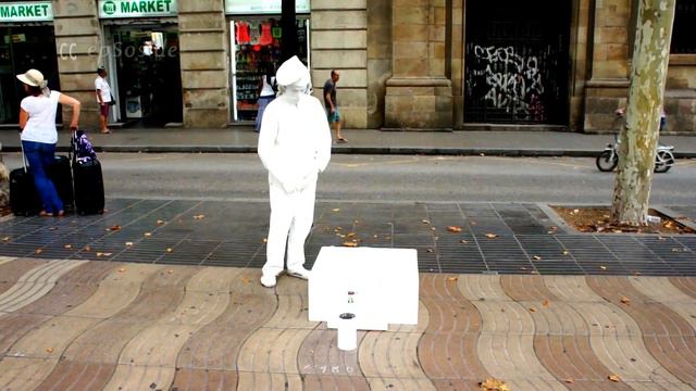 Ghost of Salvador Dali in Barcelona смотреть онлайн