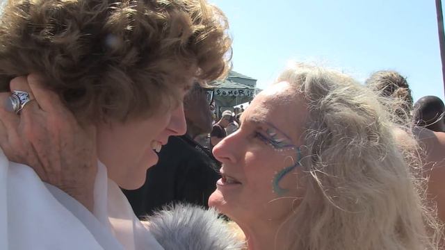 Making Out With A GILF! смотреть онлайн